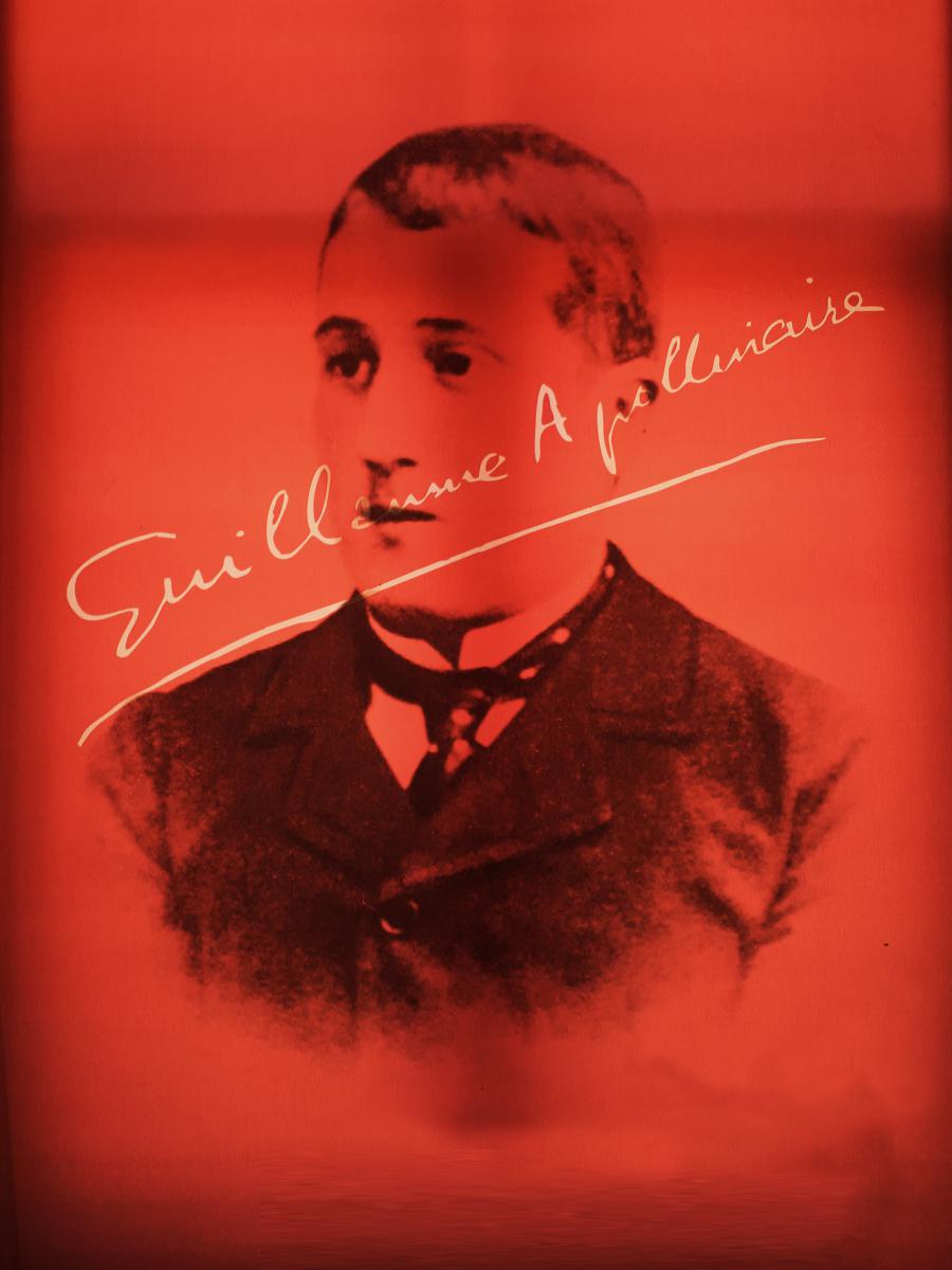Vue partielle du Musée Apollinaire avec portraits, photos, dessins et textes explicatifs sur la vie du poète et son séjour à Stavelot en 1899.
